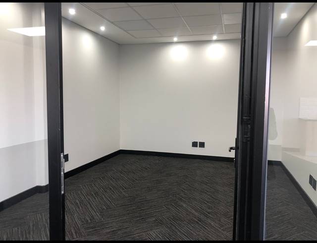 162M² OFFICE TO LET IN ROSEBANK